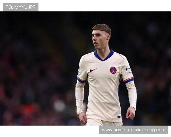 切尔西寻找到肋部空档，帕尔默劲射破门