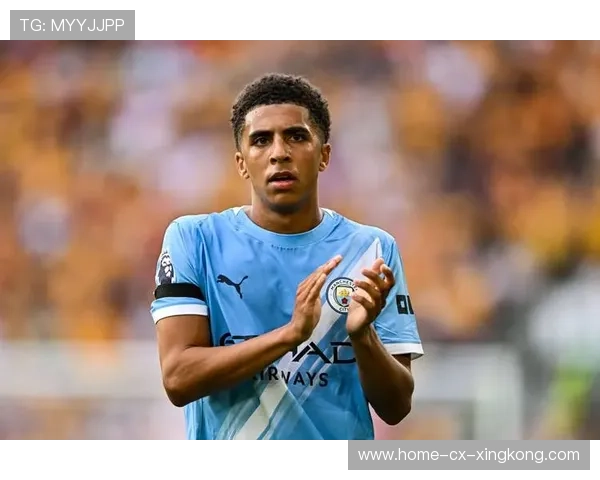 曼城完成双边牵制提升空间感,刘易斯出球干脆